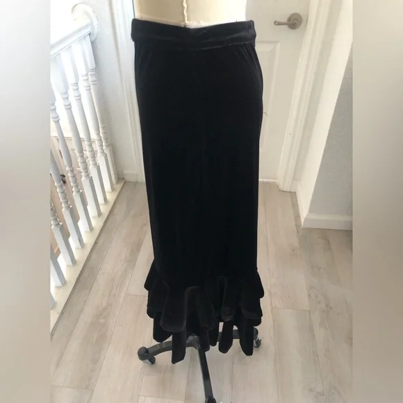 Gianni Bini midi black velvet,ruffled tiered skirt. - Picture 5 of 13